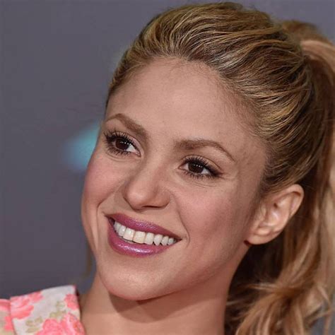 Shakira is a beach babe in bombshell bikini photo